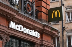 Doanh số McDonald's suy giảm khi nhiều người lo ngại thuế quan