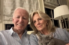Ông Biden đăng ảnh sau khi mắc ung thư ác tính