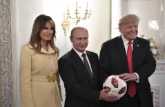 Ông Trump kể câu đùa của ông Putin về phu nhân Melania