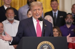 Ông Trump kể cuộc trò chuyện 'huyền thoại' với nữ bồi bàn