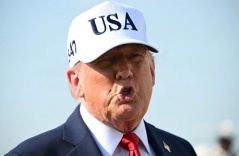 Ông Trump 'không hài lòng' về cuộc điện đàm với ông Putin