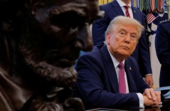 Ông Trump ký sắc lệnh miễn thuế cho một số hàng hóa