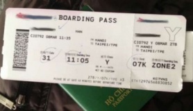 Bạn tuyệt đối không nên chụp ảnh hoặc vứt vé máy bay, nếu không hậu quả sẽ khó lường