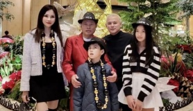 Con dâu tỷ phú Hoàng Kiều khoe ảnh đón năm mới, bố chồng U80 gây chú ý vì điều này
