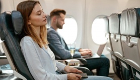 Kinh nghiệm ngủ ngon giấc trên máy bay