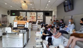 Kể Chuyện Ở Tiệm Nails
