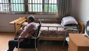 Bán nhà cho con sống ở Mỹ, cặp vợ chồng phải vào viện dưỡng lão