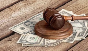 Mua bức tranh chẳng ai ngó tới với giá 10 usd, ông cụ không ngờ có được cả một gia tài