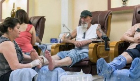 Nghề làm nail trên đất Mỹ: Phải học nghề đủ giờ, thi đạt chứng chỉ, trông đợi vào tiền típ, là nguồn thu nhập tốt cho du học sinh nhưng đầy rẫy vấn đề pháp lý