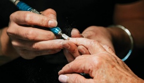 Nghề Nail trên đất Mỹ: Cuộc cạnh tranh khốc liệt giữa những người đồng hương