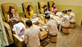Luật mới ảnh hưởng đến nghề nail của người Việt, tiệm nail không được phép làm khoán như hiện nay