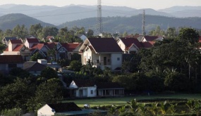 Vì sao có những người Việt bán nhà, bán đất để “đi Tây“?