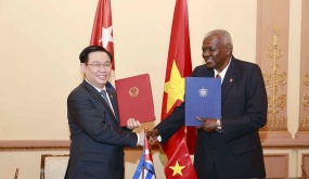Việt Nam tặng Cuba 5.000 tấn gạo
