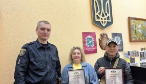 Người Việt ở Ukraine được cảnh sát Kharkiv trao giấy khen vì thiện nguyện giúp người