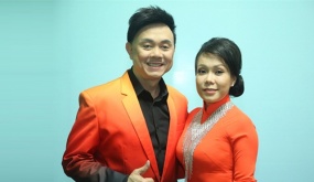 Việt Hương nghẹn ngào nhớ Chí Tài khi nhìn kỷ vật của đàn anh