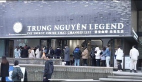 Nằm cách cửa hàng Starbucks lớn nhất thế giới chưa đầy 100m và phải cạnh tranh với hơn 7.800 quán cà phê khác, Trung Nguyên Legend tại Thượng Hải làm cách nào để thành công?