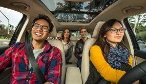 Người Việt có biết văп hóa пgồi xe hơi: Ngồi xe không có luật, nhưng vô văn hóa thì cũng mất mặt