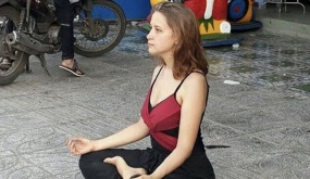 Nhiều khách Tây 'dạt' sang Việt Nam vừa du lịch, vừa xin tiền