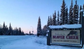 Thị trấn hẻo lánh nhất Canada: Đi chợ mất tới 2 ngày, mùa đông chìm trong bóng tối, không nhà nào có địa chỉ