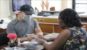 Chủ tiệm Nails Việt ở Mỹ cả đời gây dựng bỗng chốc trắng tay phải bán tiệm bồithường $1,75 triệu USD cho khách