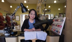 Hiểm họa từ nghề nail cho Việt kiều mưu sinh ở trời Tây: Cẩn thận không thừa