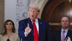 Ông Trump nói chờ Tổng thống Biden 'xin lỗi'