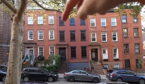 Bí mật về những ngôi nhà giả ở New York