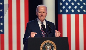 Những cuộc chiến liên tiếp đe dọa vị thế Tổng thống Biden