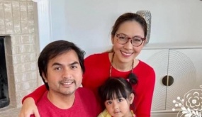 Con gái Đức Tiến ngây thơ làm điều này cho người bố quá cố khi ra thăm mộ