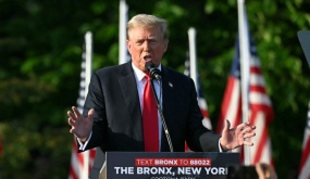 Ông Trump đề xuất cấp thẻ xanh cho du học sinh tốt nghiệp tại Mỹ