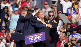 Trực tiếp: Ông Trump: Tôi bị bắn xuyên qua tai