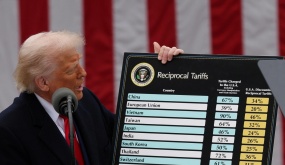Ông Trump ký sắc lệnh áp thuế đối ứng với hàng chục nền kinh tế