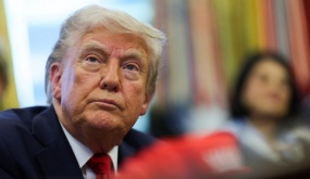 Nhiều người Mỹ nghĩ ông Trump làm kinh tế tệ đi, hoài nghi việc áp thuế