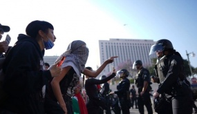 Người Los Angeles bất bình, phẫn nộ với sức ép từ ông Trump