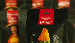 Người dân Anh mê đồ ăn vặt có xuất xứ Việt Nam