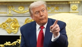Ông Trump chỉ trích phóng viên, dọa tước giấy phép đài truyền hình Mỹ