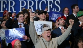Những người Mỹ bênh vực ông Trump giữa bão giá