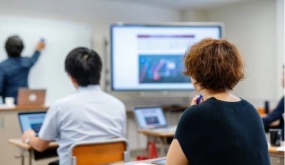 Vì sao nhiều người Mỹ đi học lại ở tuổi 40?