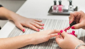 Làm nail ở Canada lương bao nhiêu? Có nên làm nail ở Canada?