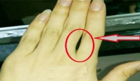 Chỉ cần 1 giây nhìn vào kẽ hở giữa ngón tay, biết ngay số phận tương lai nghèo khổ hay giàu sang