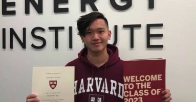 Chuyện về nam sinh gốc Việt mồ côi cha, ngủ gầm cầu trúng tuyển Đại Học Harvard Chuyện về nam sinh gốc Việt mồ côi cha, ngủ gầm cầu trúng tuyển Đại Học Harvard