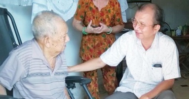 Nghệ sĩ Mạc Can sống bên Mỹ khổ phải về Việt Nam: ‘Trúng số độc đắc’ an tâm dưỡng bệnh ở tuổi 76 Nghệ sĩ Mạc Can sống bên Mỹ khổ phải về Việt Nam: ‘Trúng số độc đắc’ an tâm dưỡng bệnh ở tuổi 76