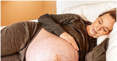 It’s unbelievable that photos of a mother of triplets’ enormous belly have gone viral It’s unbelievable that photos of a mother of triplets’ enormous belly have gone viral