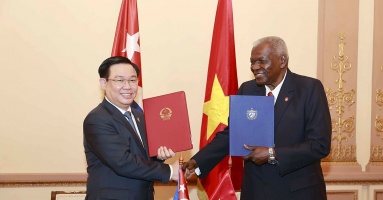 Việt Nam tặng Cuba 5.000 tấn gạo