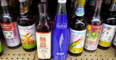 Bà con Việt kiều tại Mỹ cẩn thận bị lừa vì nước mắm Việt Nam “sản xuất tại Trung Quốc” Bà con Việt kiều tại Mỹ cẩn thận bị lừa vì nước mắm Việt Nam “sản xuất tại Trung Quốc”