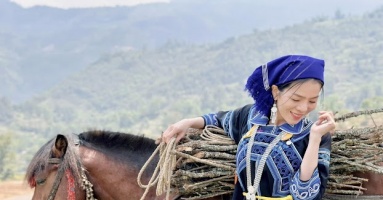 Lệ Quyên theo chàng đi quay, đọ sắc bên các cô gái dân tộc: Hơn cả ‘giáp’ vẫn được khen trẻ nhất Lệ Quyên theo chàng đi quay, đọ sắc bên các cô gái dân tộc: Hơn cả ‘giáp’ vẫn được khen trẻ nhất