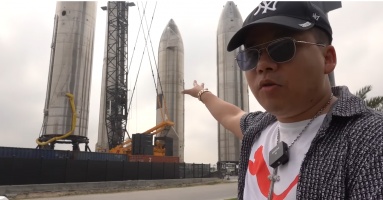 YouTuber Khoa Pug tuyên bố sẽ là người Việt Nam đầu tiên mua vé bay lên sao Hoả để 'review' YouTuber Khoa Pug tuyên bố sẽ là người Việt Nam đầu tiên mua vé bay lên sao Hoả để 'review'