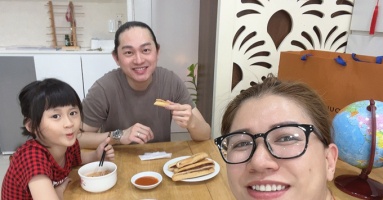 Chồng Việt kiều Mỹ về nước làm đám cưới với Trang Trần Chồng Việt kiều Mỹ về nước làm đám cưới với Trang Trần