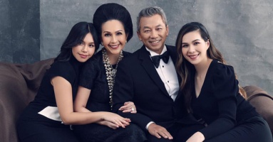 Học lực khủng của hai công chúa nhà Diễm My 6x ở Mỹ: Cô em vừa đỗ 4 trường đại học cùng một lúc, cô chị tốt nghiệp với tấm bằng xuất sắc Học lực khủng của hai công chúa nhà Diễm My 6x ở Mỹ: Cô em vừa đỗ 4 trường đại học cùng một lúc, cô chị tốt nghiệp với tấm bằng xuất sắc