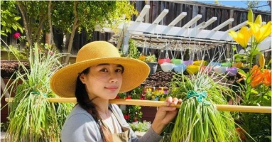 Nhớ quê da diết, nữ Việt kiều chi 500 triệu tự xây khu vườn đẹp như tranh, mỗi ngày dành 5 tiếng chăm bón